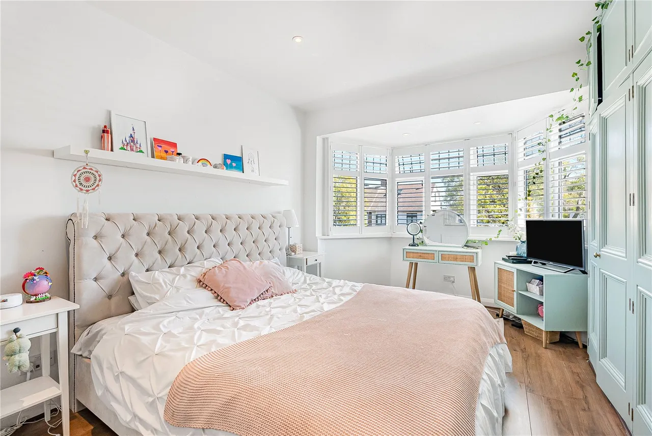 Gloucester Gardens, Cockfosters, Barnet, EN4 0QW, photo 25