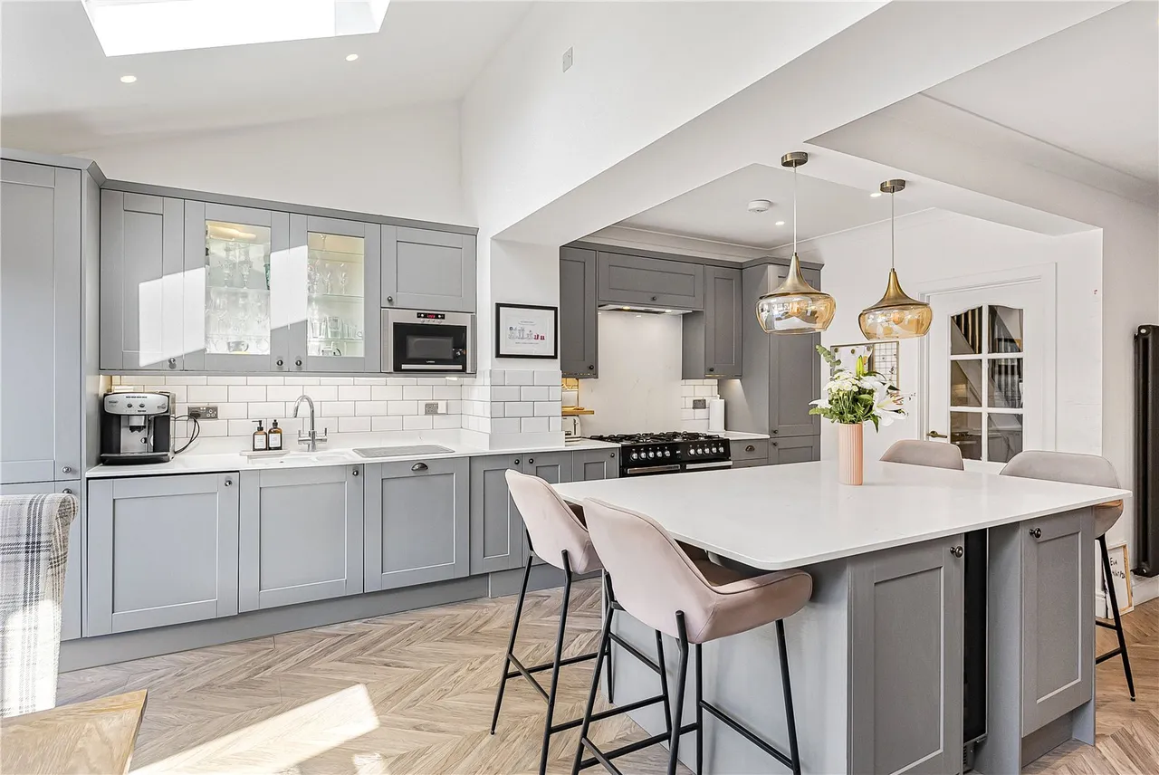Gloucester Gardens, Cockfosters, Barnet, EN4 0QW, photo 11