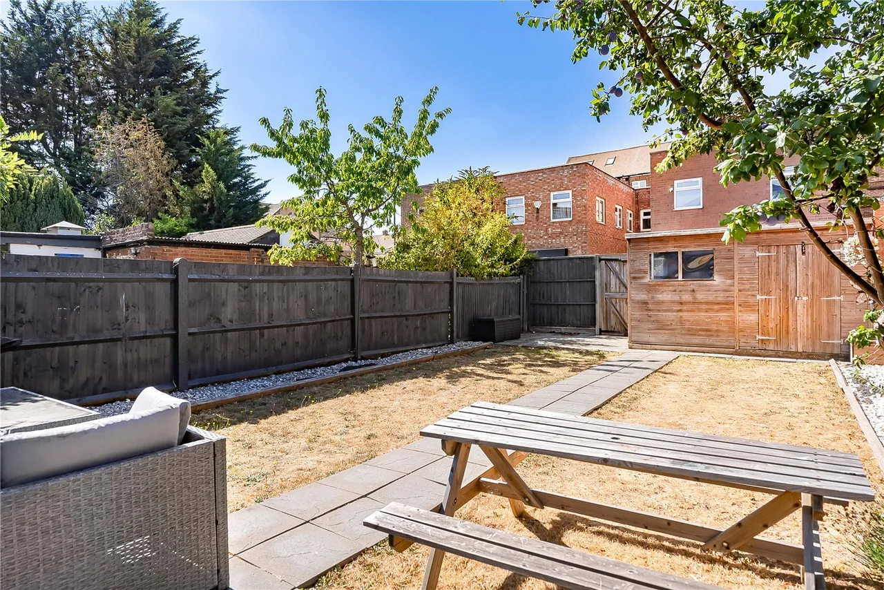Gloucester Gardens, Cockfosters, Barnet, EN4 0QW, photo 15