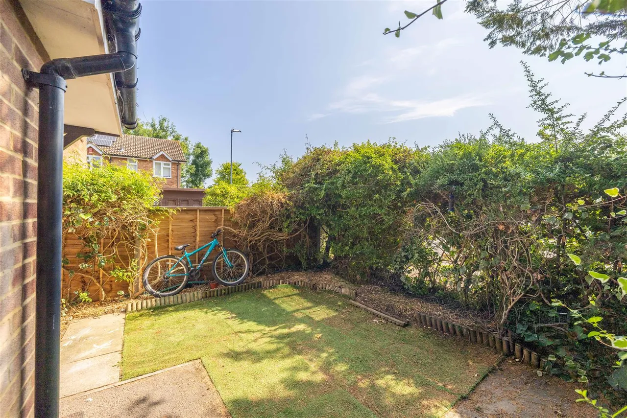 Penn Road, Datchet, Slough, SL3 9HS, photo 8