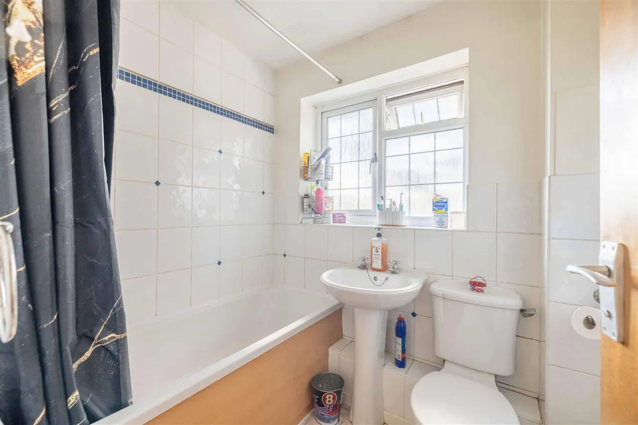 Penn Road, Datchet, Slough, SL3 9HS, photo 5