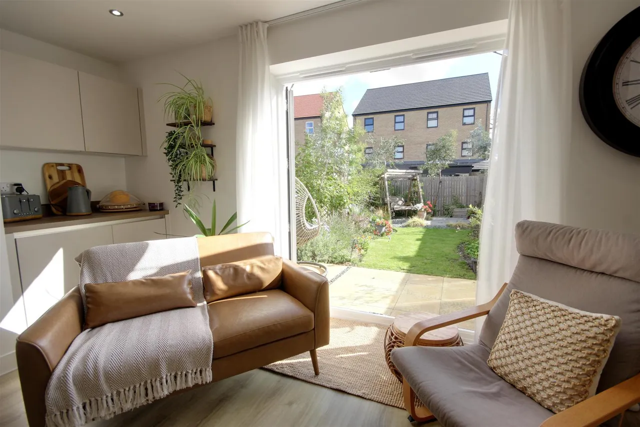 Field Maple Crescent, Beverley, photo 2