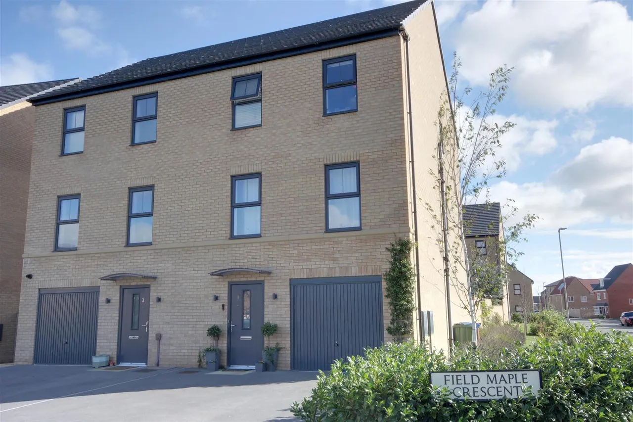 4 bed house for sale — Field Maple Crescent, Beverley