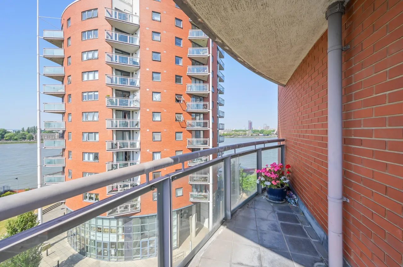 Flat 72 Galaxy Building, 5 Crews Street, London, photo 5