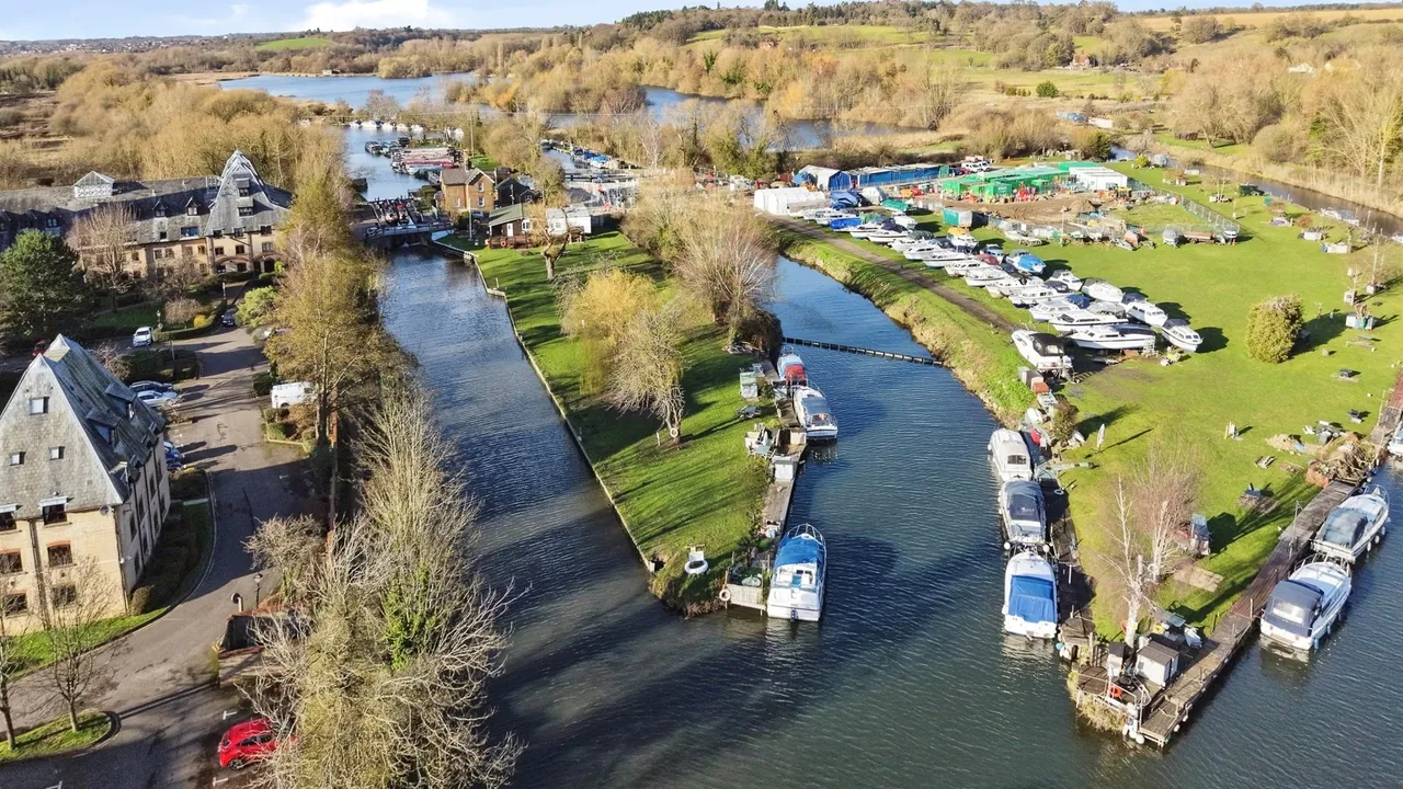 River Meads, Stanstead Abbotts, SG12, photo 12