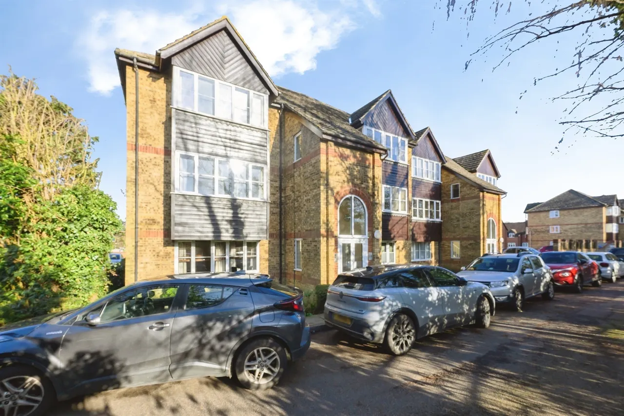 2 bed flat for sale, River Meads, Stanstead Abbotts, SG12