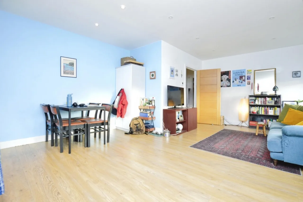 Barking Road, London, E13, photo 3