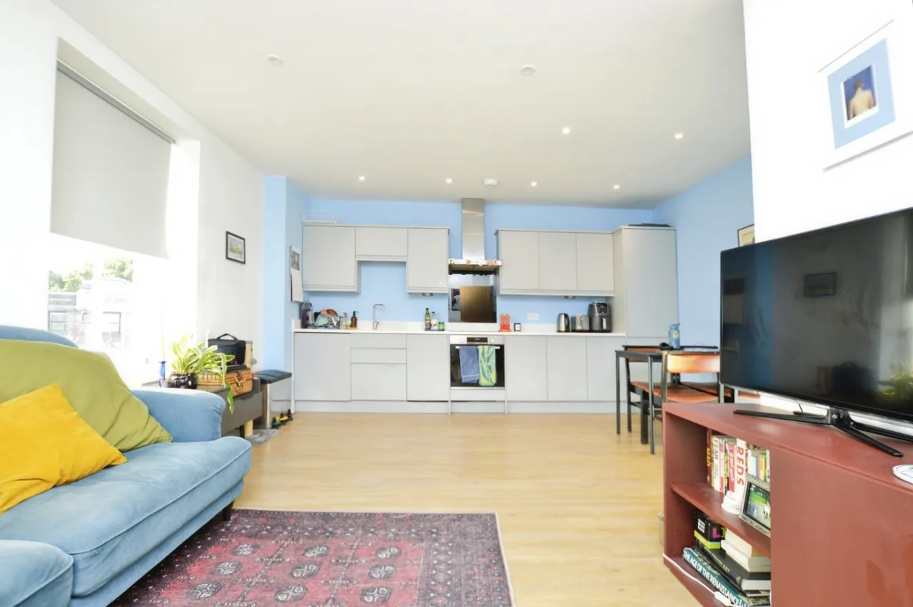 Barking Road, London, E13, photo 2