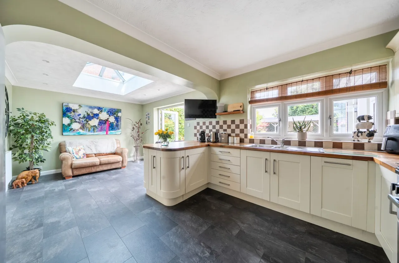 Windsor Close, West Meads, PO21, photo 9