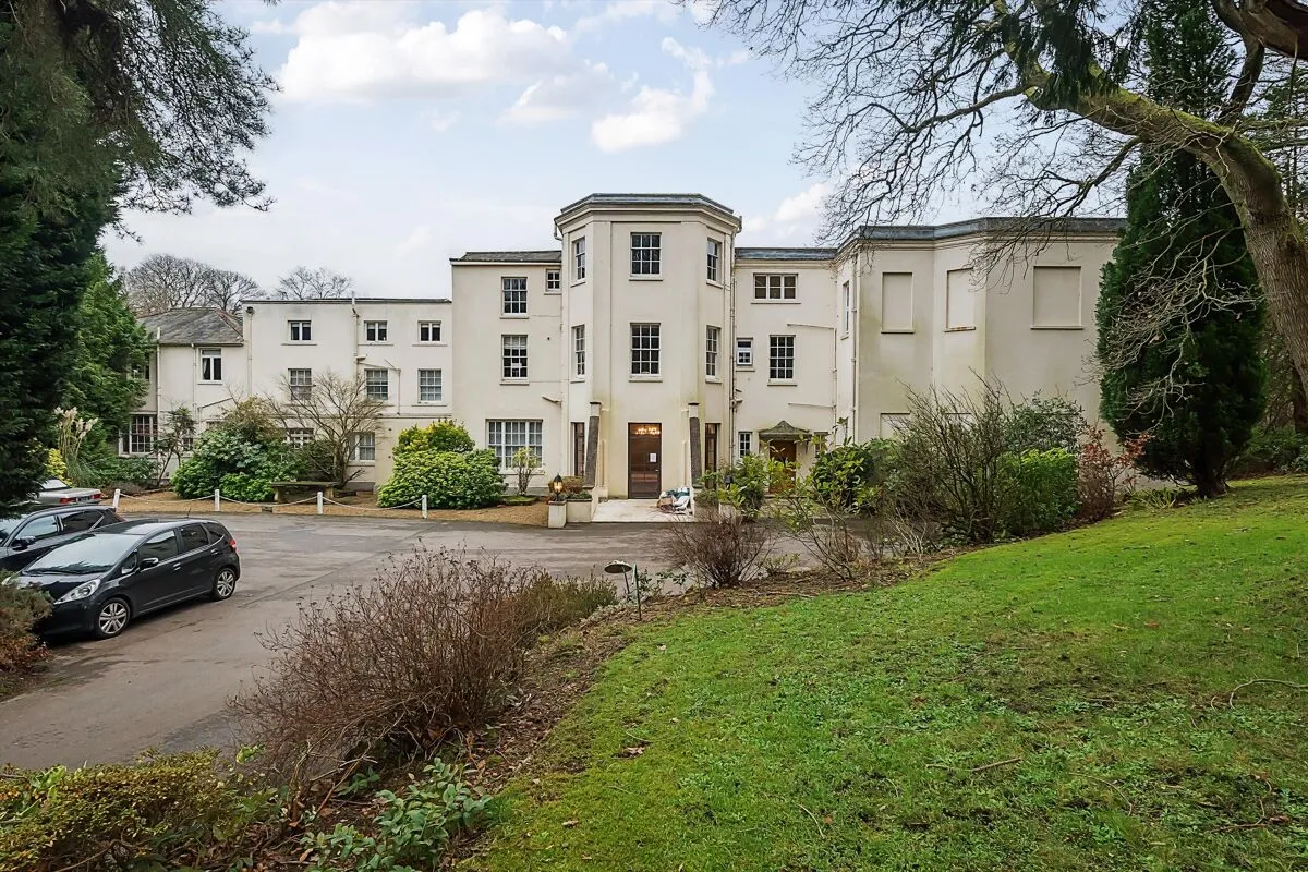 2 bed flat for sale, Portnall Drive, Virginia Water, GU25