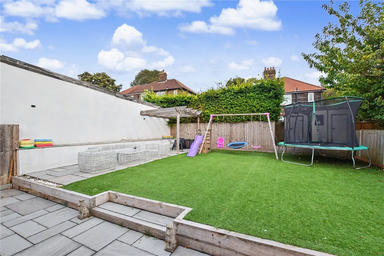 Owlcotes Garth, Pudsey, LS28, photo 14