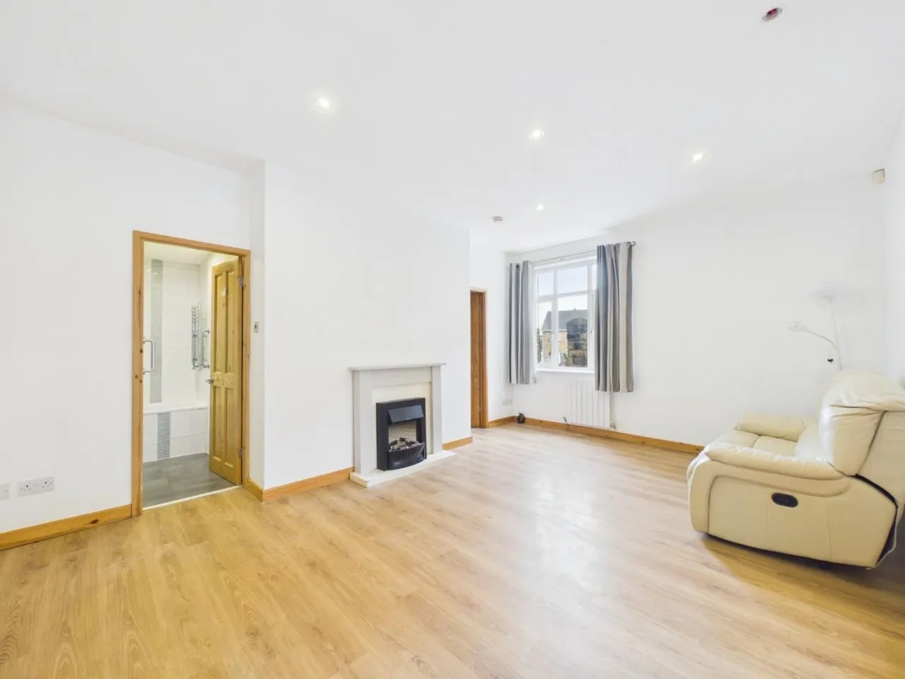 Priestthorpe Lane, Bingley, BD16, photo 3