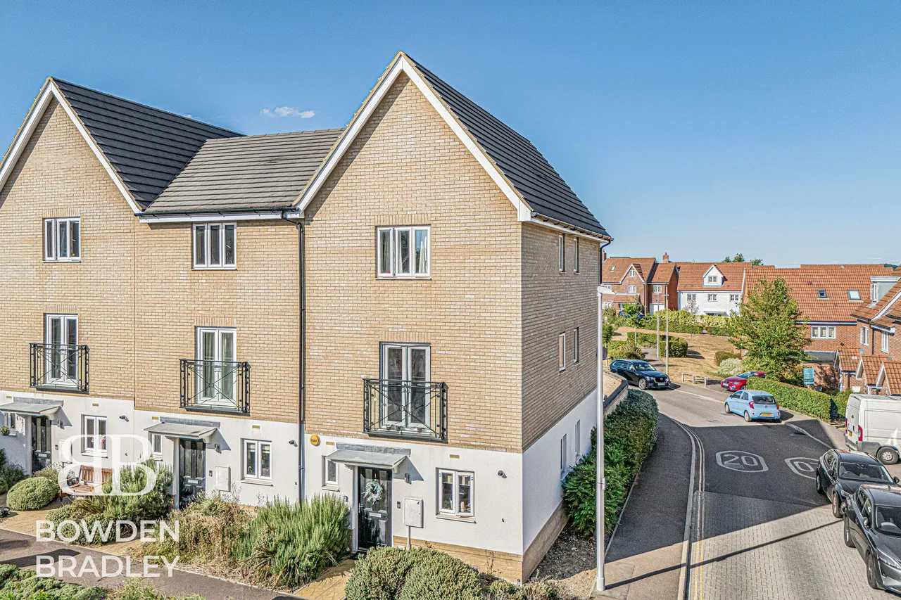 3 bed house for sale — Alderwood Terrace, Chigwell, IG7
