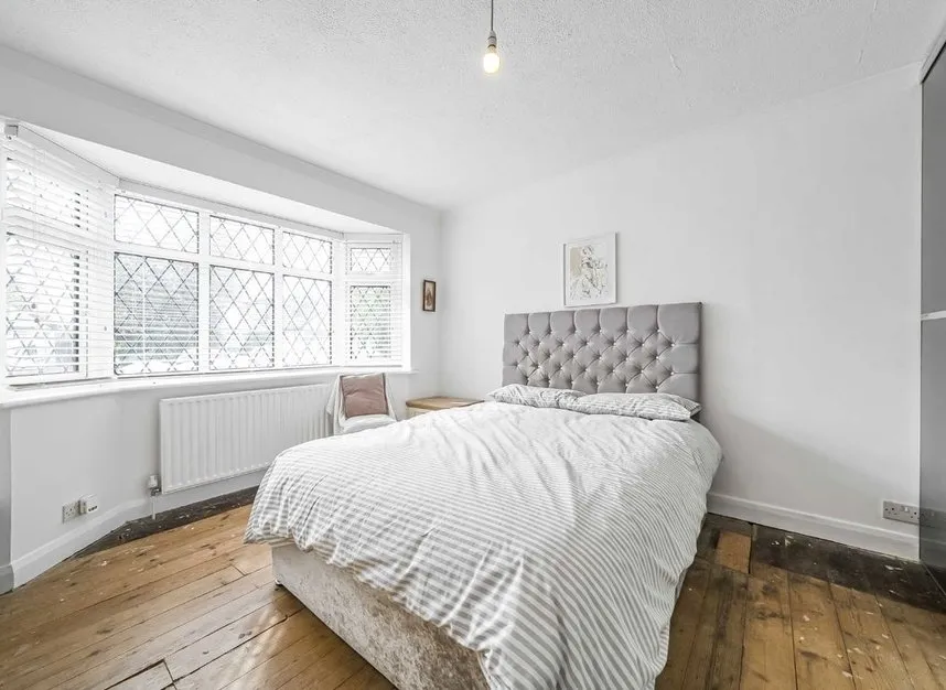 Kings Avenue, Sunbury on Thames, TW16, photo 4