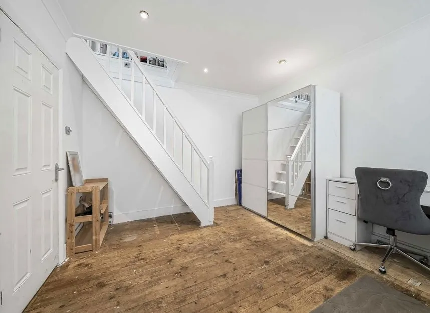 Kings Avenue, Sunbury on Thames, TW16, photo 7
