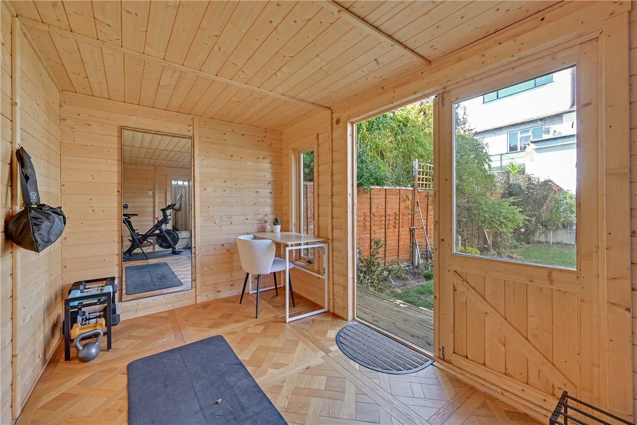 Liddell Gardens, London, NW10, photo 5