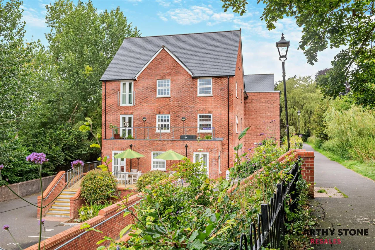 2 bed flat for sale, Tumbling Weir Way, Ottery St. Mary, EX11