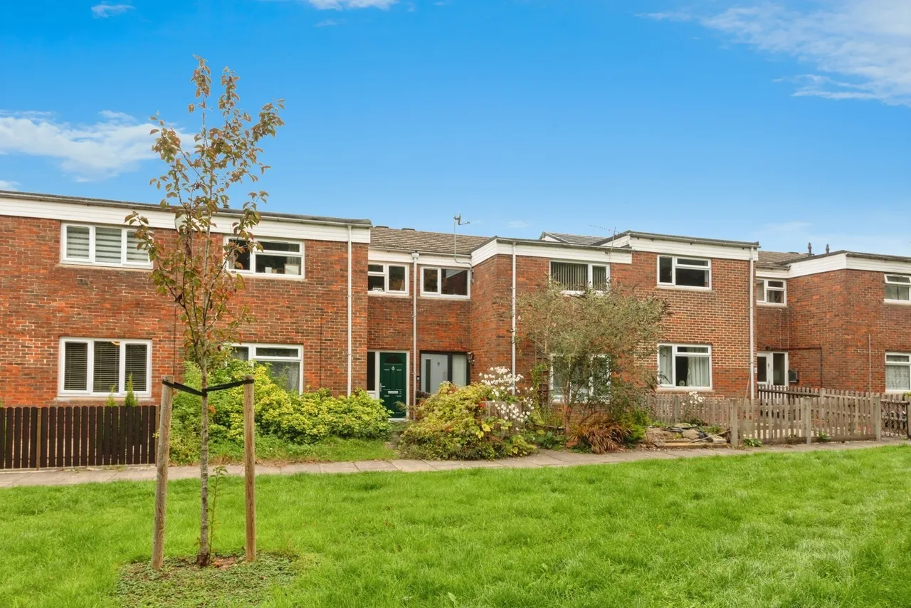 3 bed house for sale, Wordsworth Close, Basingstoke, RG24