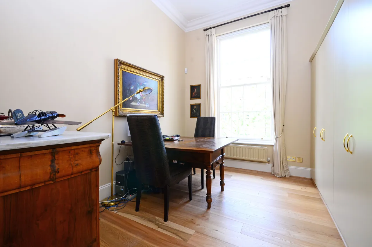 205 Princess Park Manor, Royal Drive, London, photo 6
