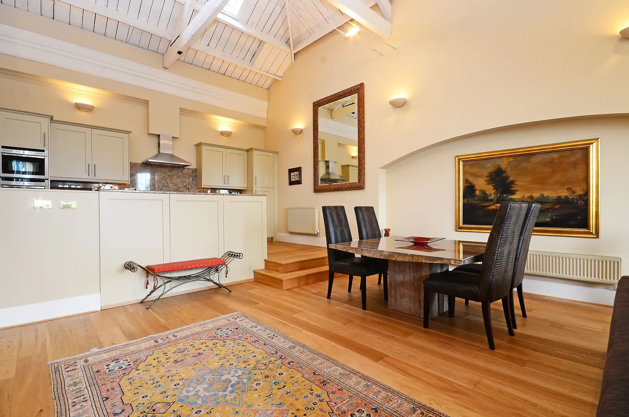 205 Princess Park Manor, Royal Drive, London, photo 9