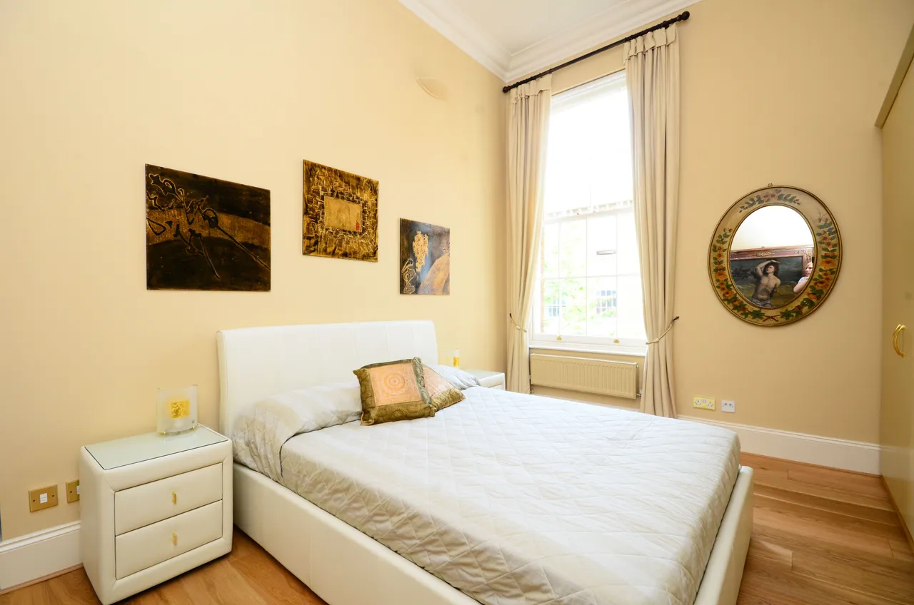 3 bed flat for sale — 205 Princess Park Manor, Royal Drive, London