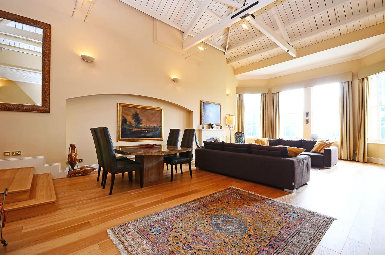 205 Princess Park Manor, Royal Drive, London, photo 7