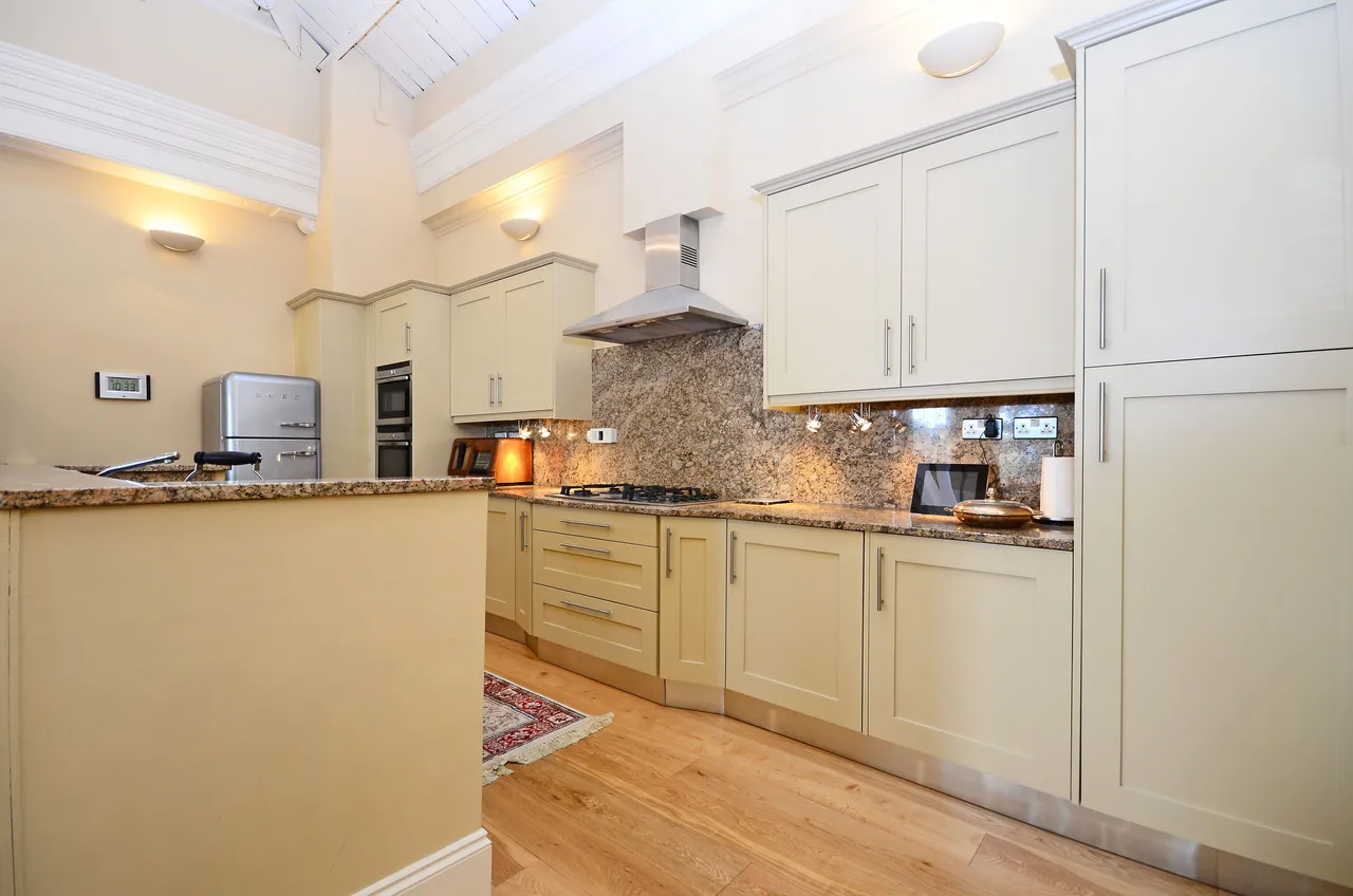 205 Princess Park Manor, Royal Drive, London, photo 12