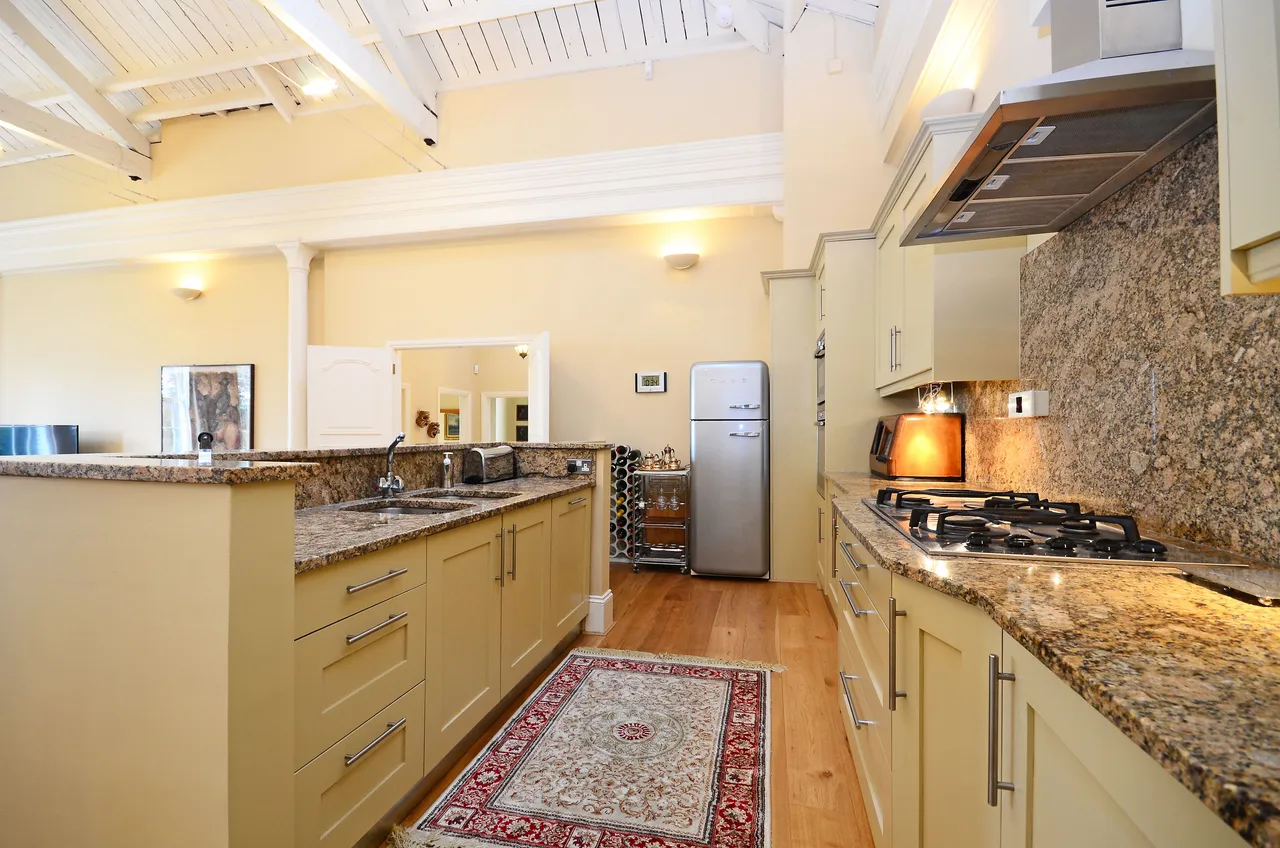 205 Princess Park Manor, Royal Drive, London, photo 11