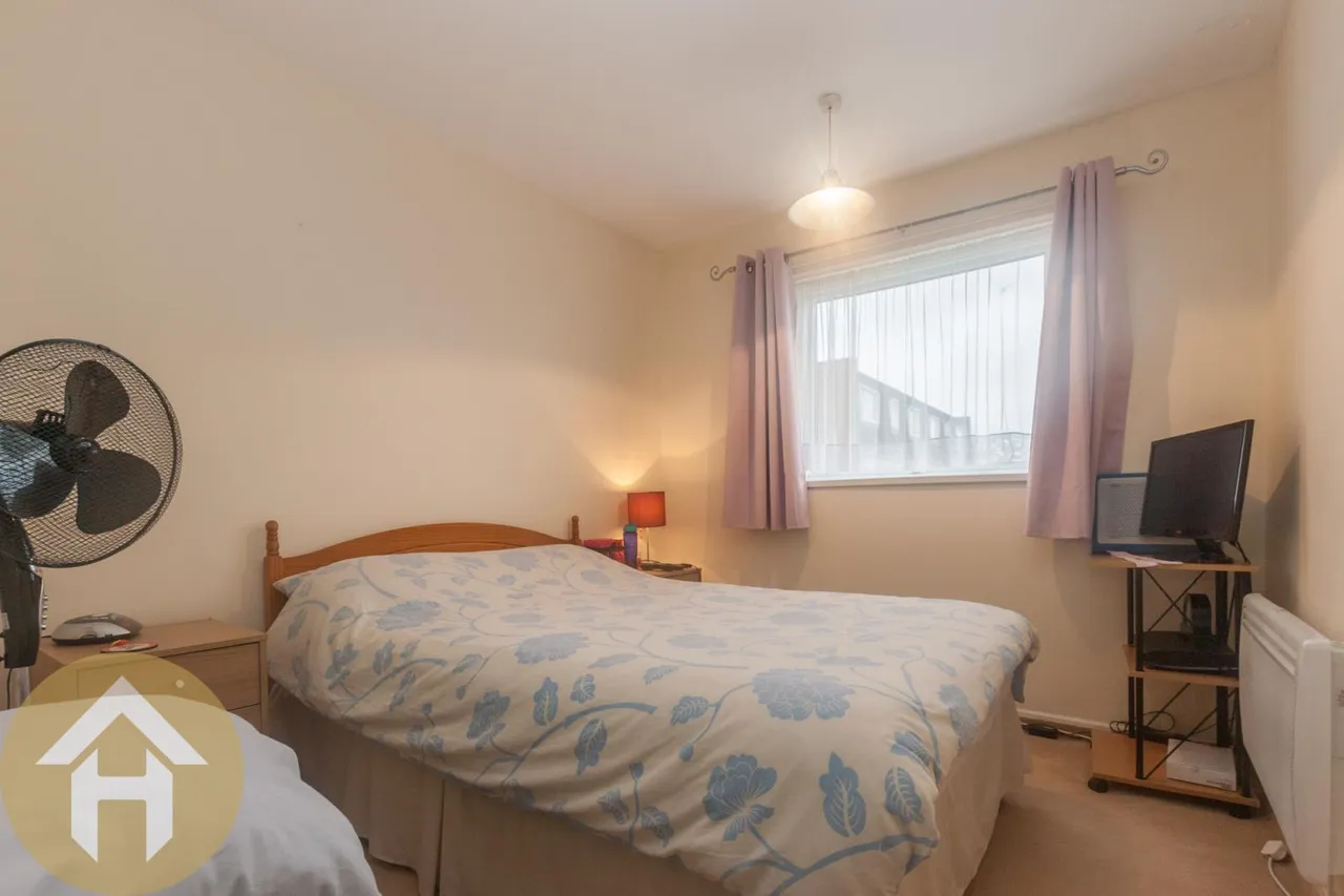 Kimmeridge Close, Nythe, SN3, photo 3