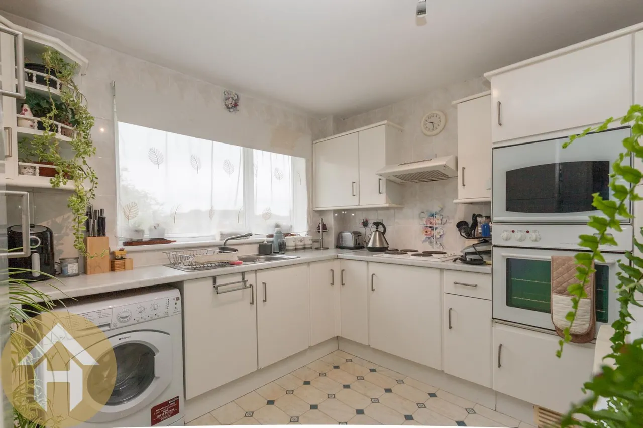 Kimmeridge Close, Nythe, SN3, photo 6