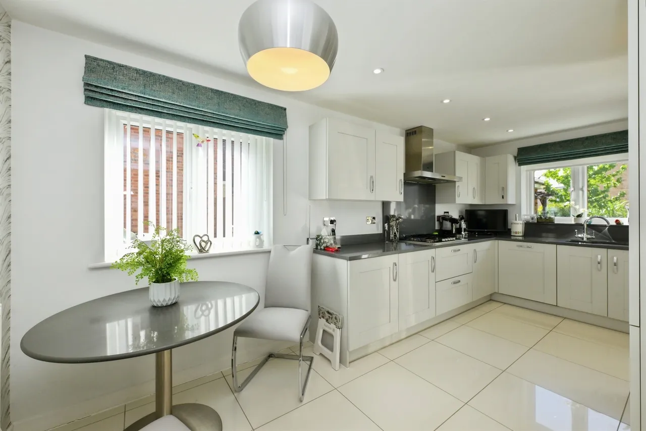 Taylor Close, Harlow, photo 4