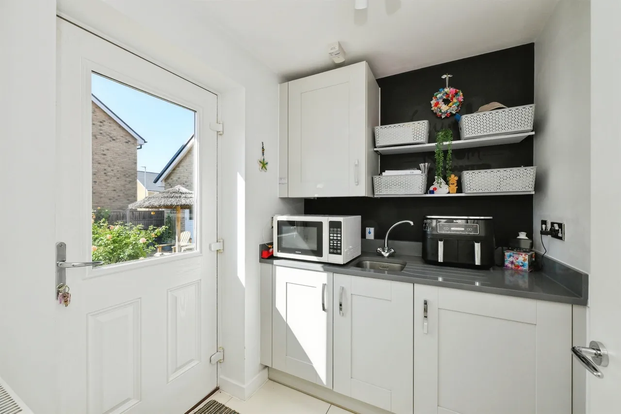 Taylor Close, Harlow, photo 5