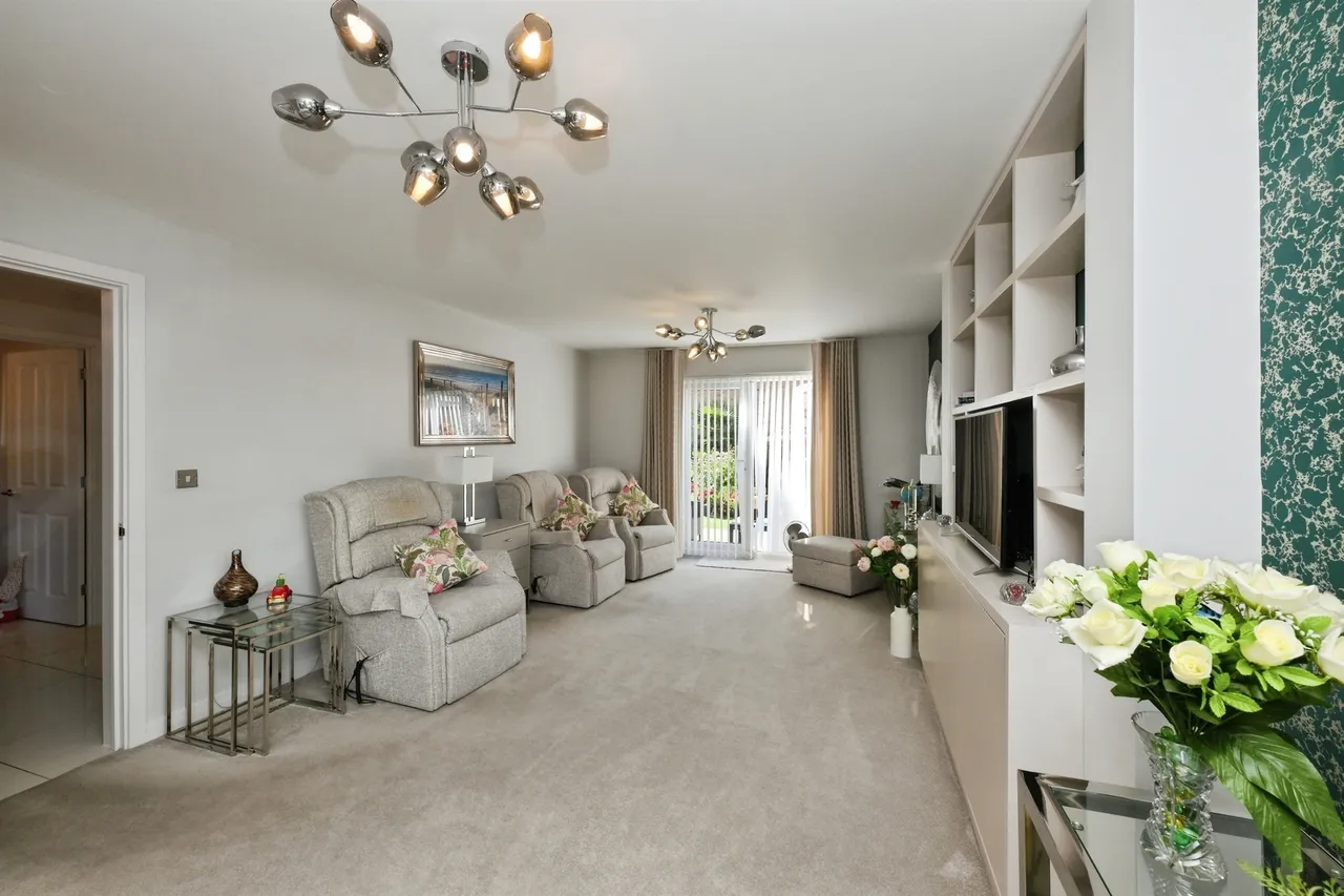 Taylor Close, Harlow, photo 3