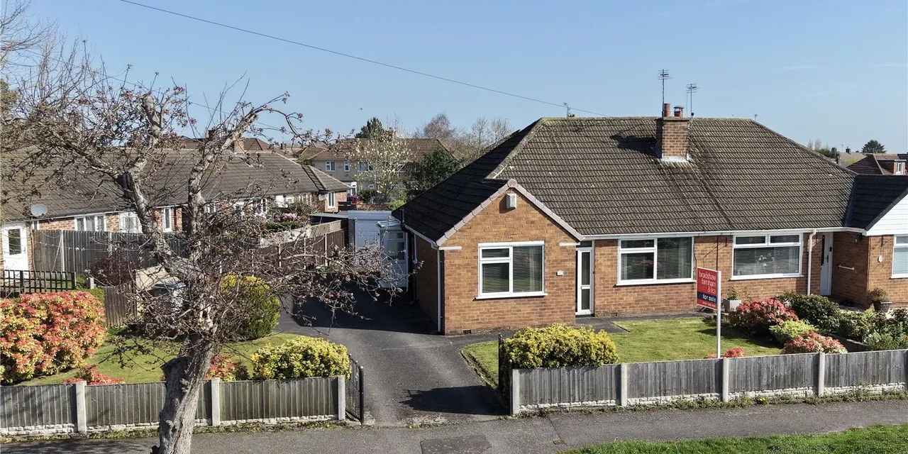 2 bed house for sale, Ridgewood Drive, Pensby, CH61