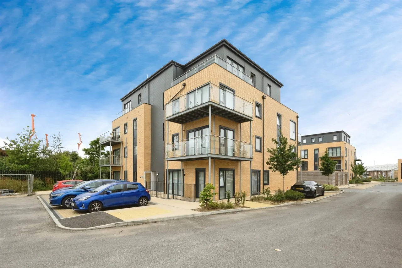 1 bed flat for sale — Newtown Apartments, Newtown Road, Ashford