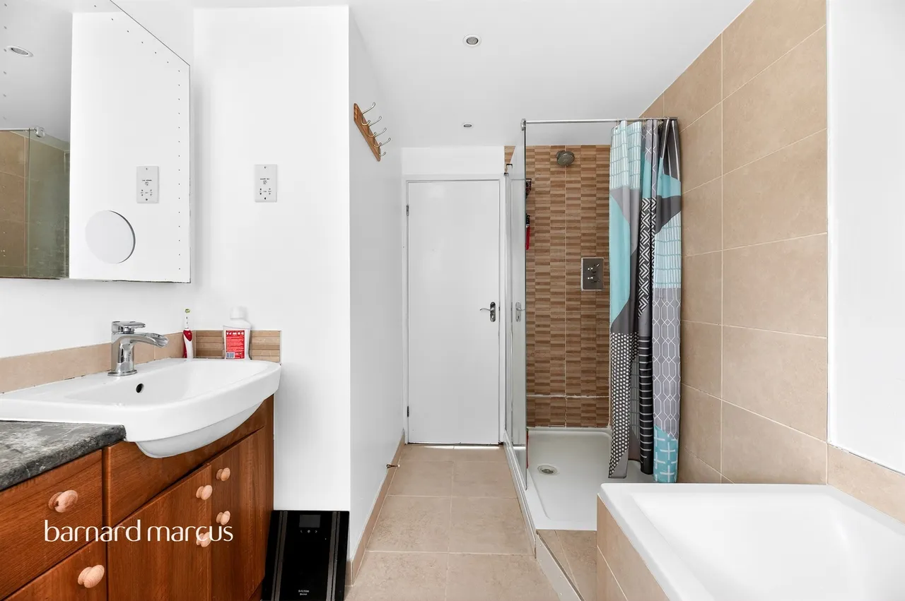 Downs Hill Road, Epsom, KT18, photo 8