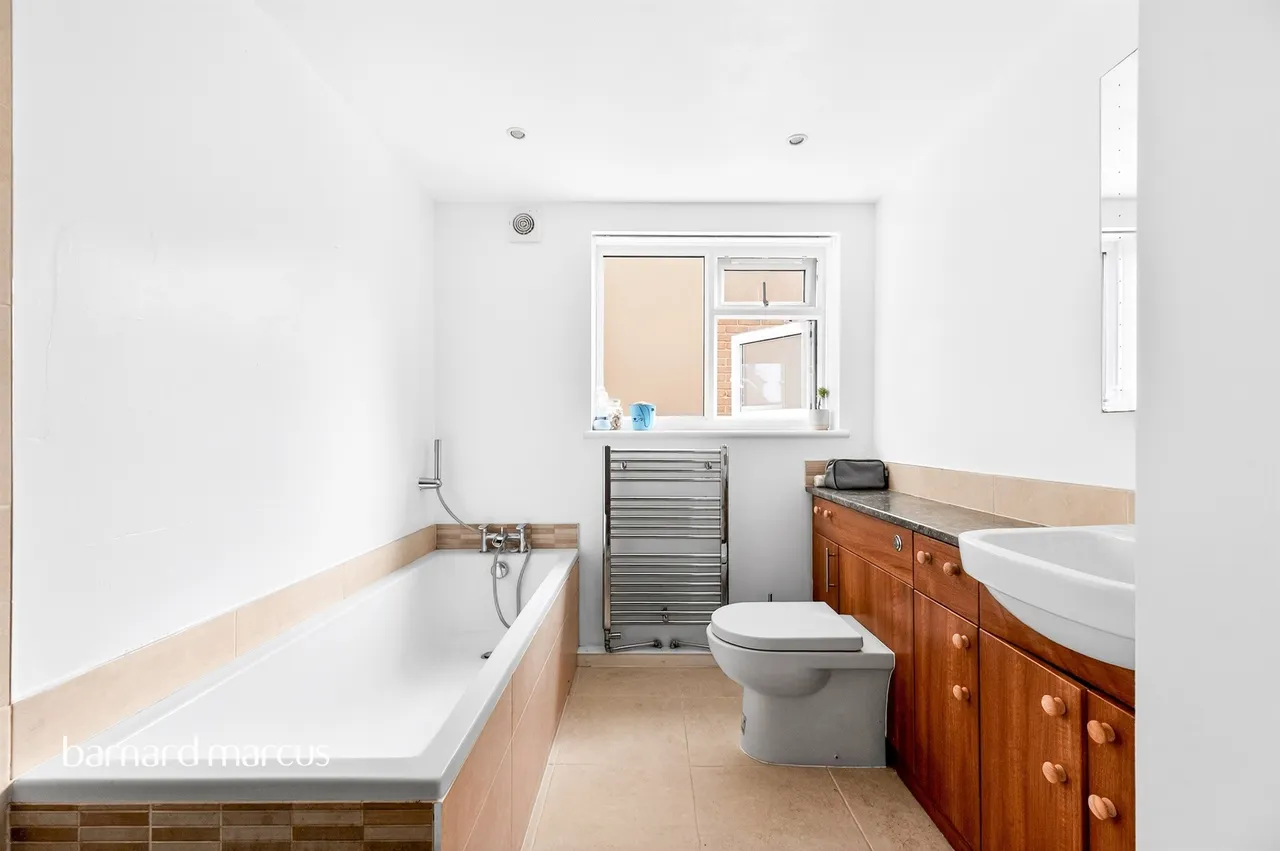 Downs Hill Road, Epsom, KT18, photo 7