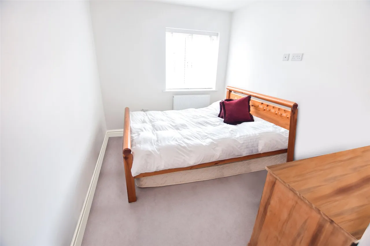 Montreal Close, Farnborough, Hampshire, GU14 0FU, photo 8