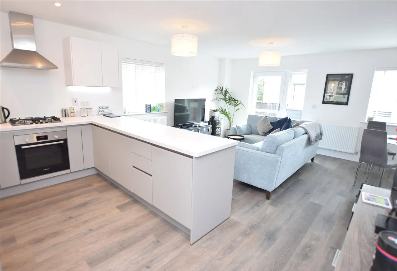 Montreal Close, Farnborough, Hampshire, GU14 0FU, photo 2