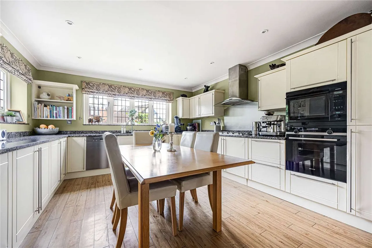 Stables Court, Marlow, Buckinghamshire, SL7 2JD, photo 4