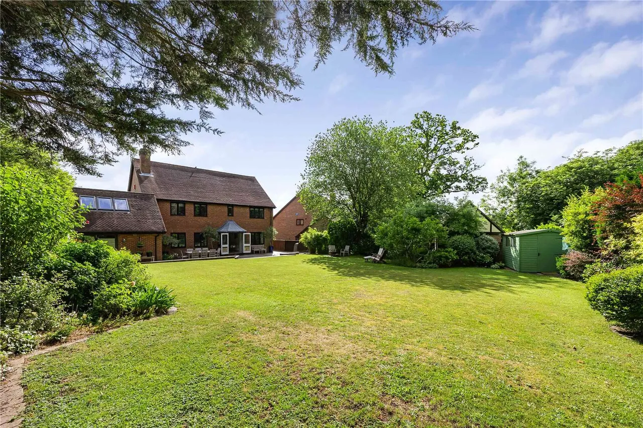 Stables Court, Marlow, Buckinghamshire, SL7 2JD, photo 3