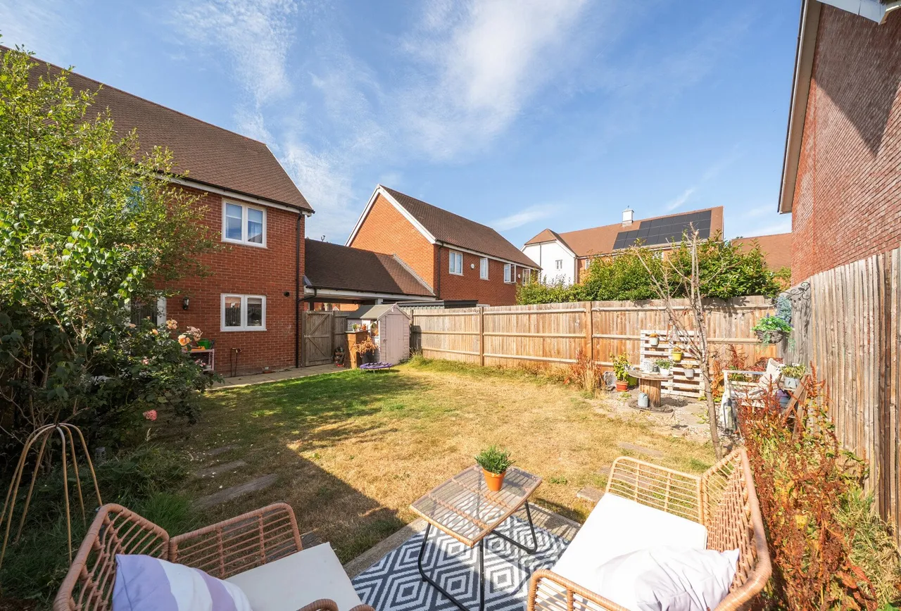 Rathbone Crescent, Horley, RH6 8TR, photo 11