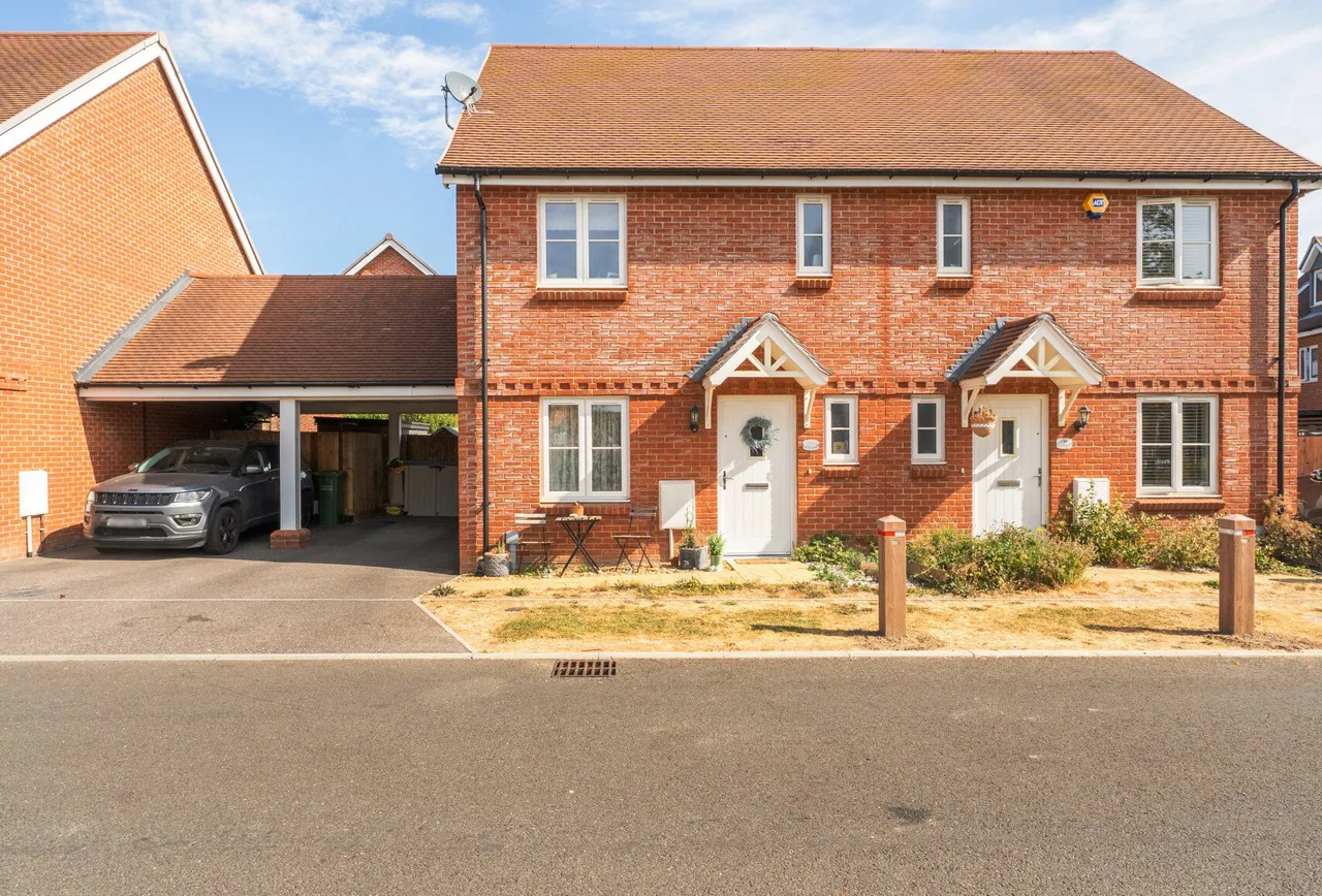 Rathbone Crescent, Horley, RH6 8TR, photo 8