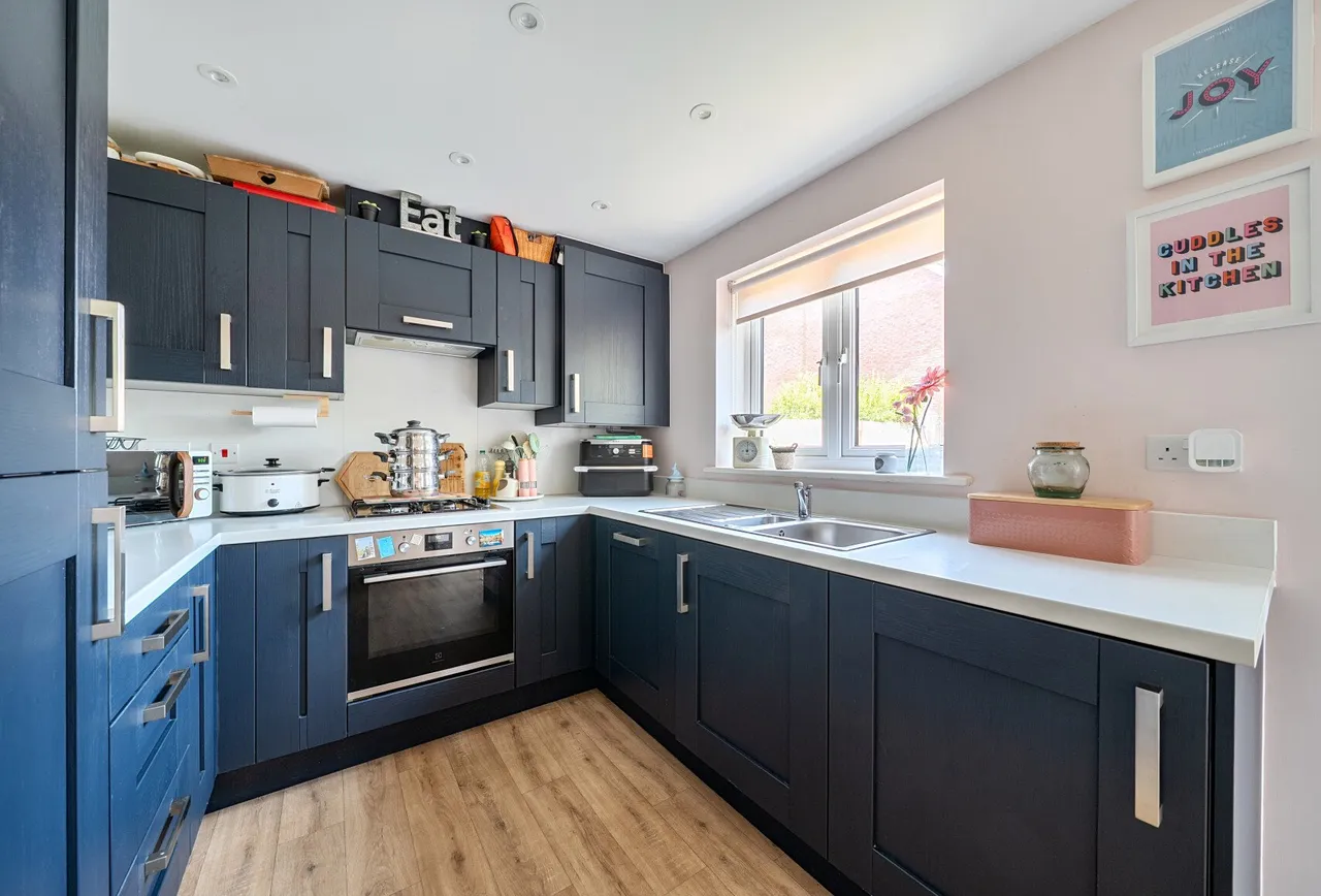 Rathbone Crescent, Horley, RH6 8TR, photo 9