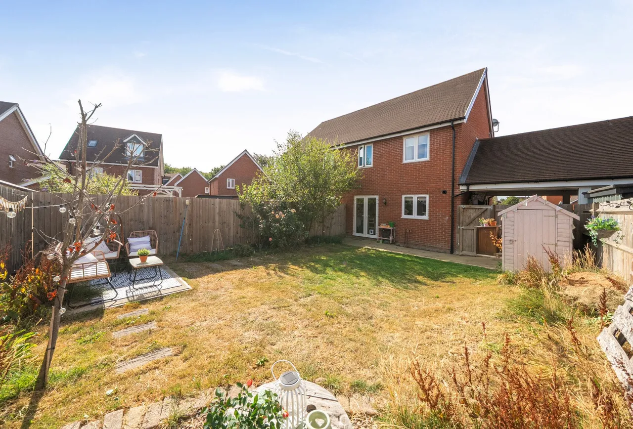 Rathbone Crescent, Horley, RH6 8TR, photo 20
