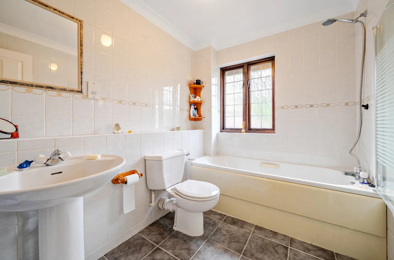 Park Avenue, Camberley, Surrey, GU15 2NG, photo 11