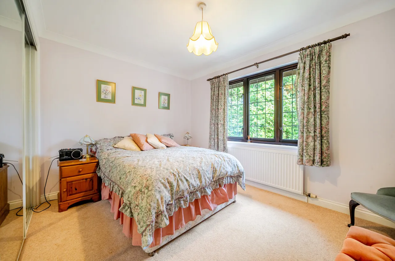 Park Avenue, Camberley, Surrey, GU15 2NG, photo 9