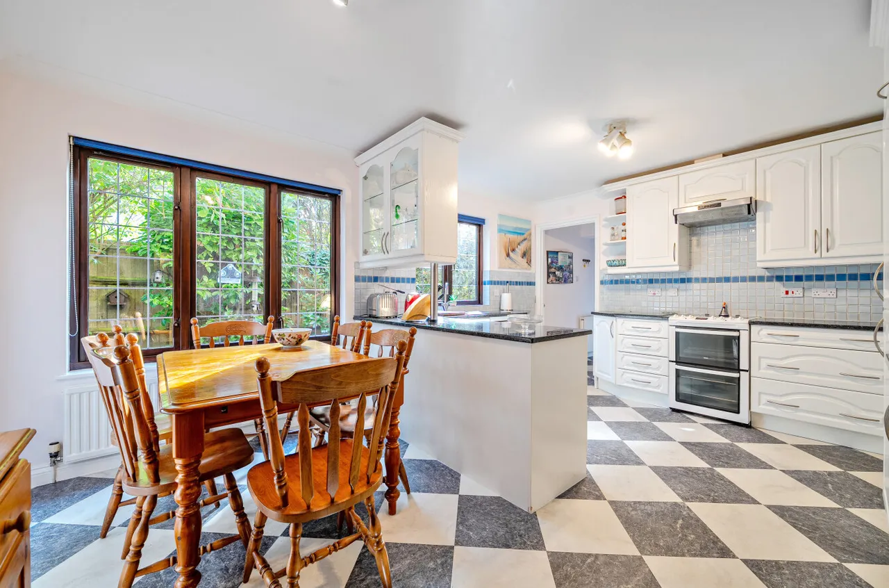 Park Avenue, Camberley, Surrey, GU15 2NG, photo 5