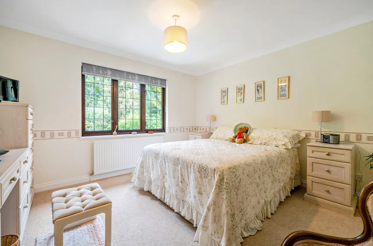 Park Avenue, Camberley, Surrey, GU15 2NG, photo 8