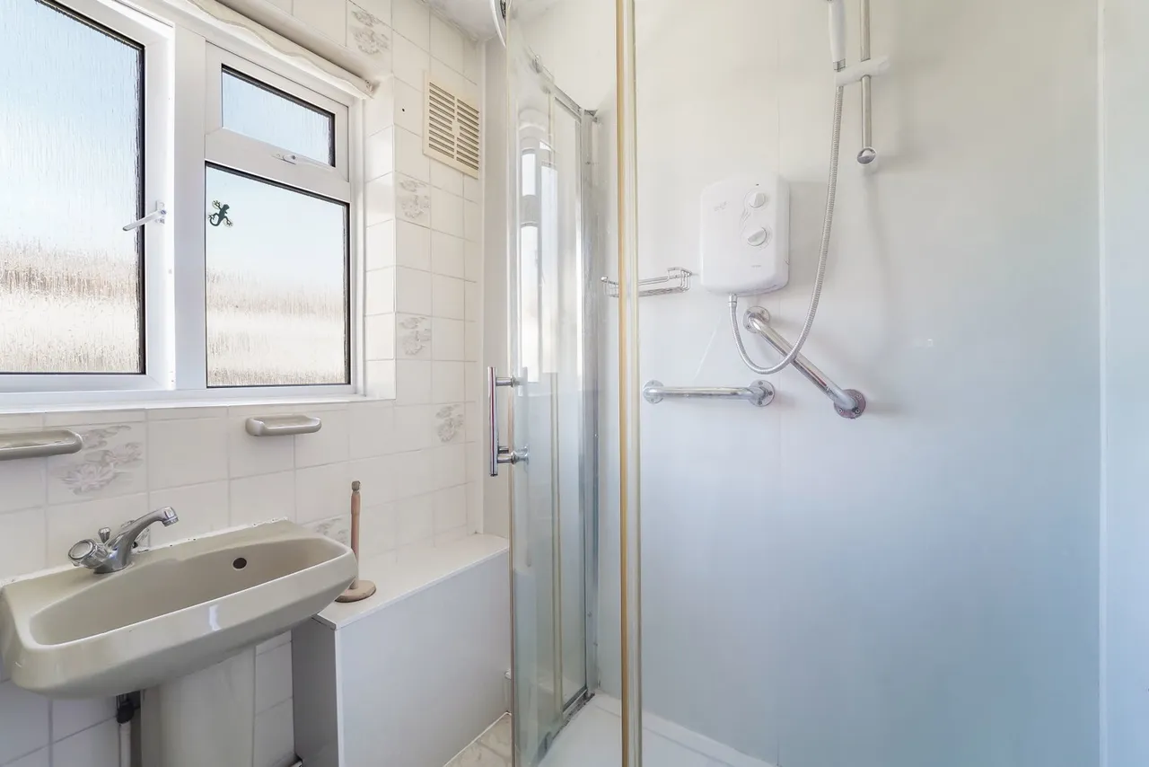 Lynmouth Avenue, Morden, SM4 4RS, photo 10